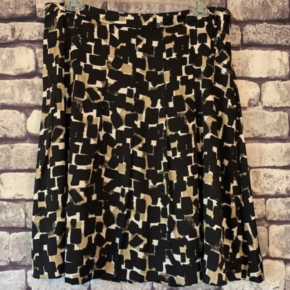 White House Black Market Dresses & Skirts - White House Black Market A-Line Skirt Size 10